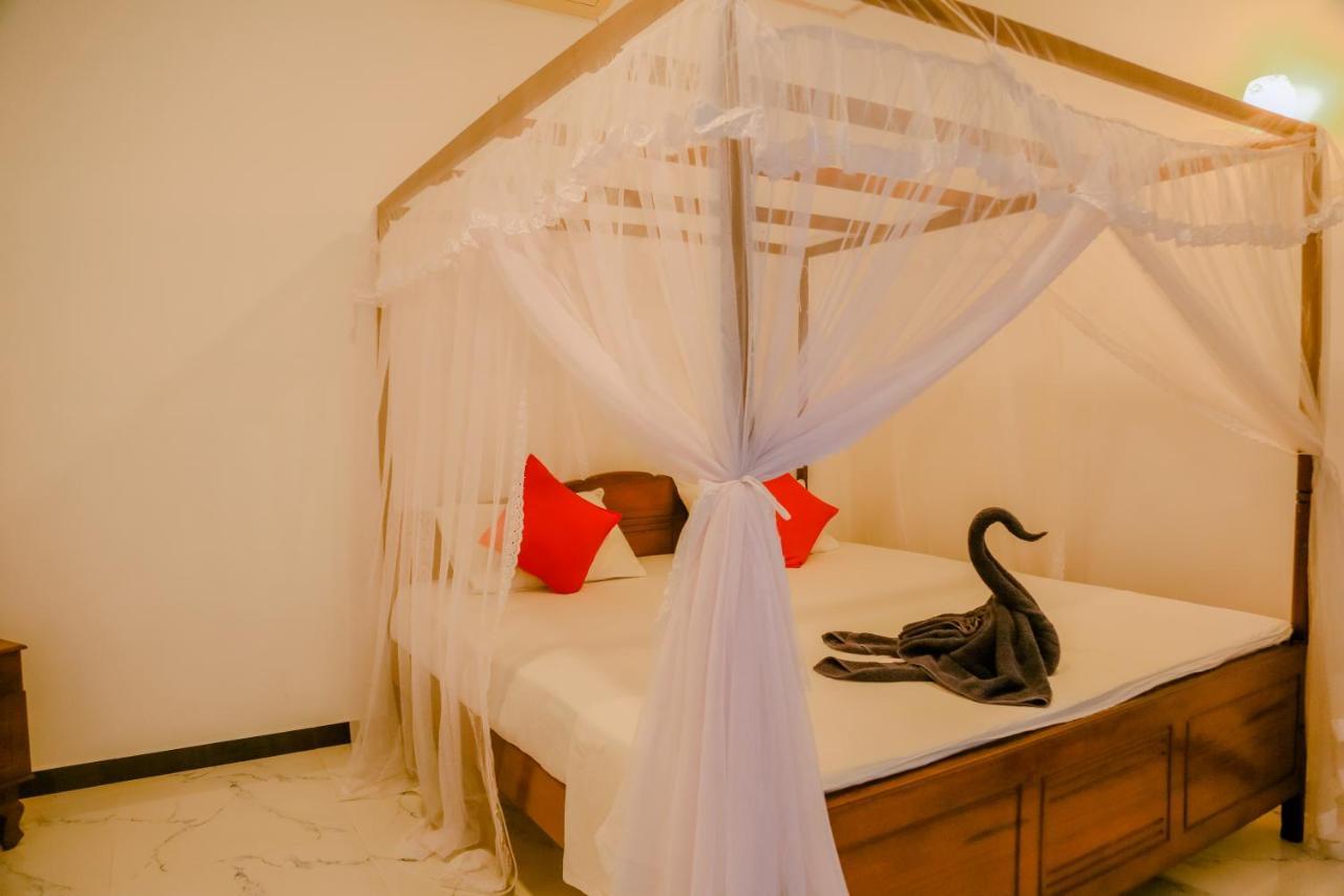 Sajana Ocean Hill Bed & Breakfast มิริสซา ภายนอก รูปภาพ