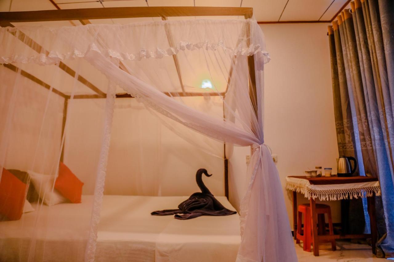 Sajana Ocean Hill Bed & Breakfast มิริสซา ภายนอก รูปภาพ