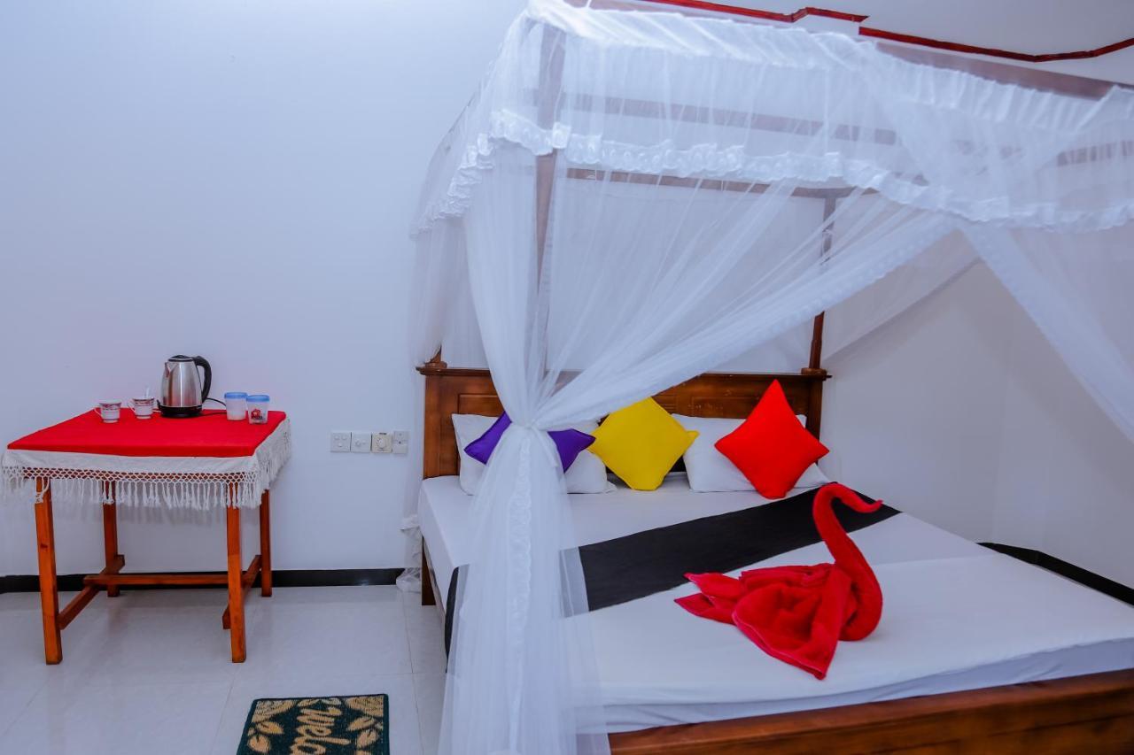 Sajana Ocean Hill Bed & Breakfast มิริสซา ภายนอก รูปภาพ