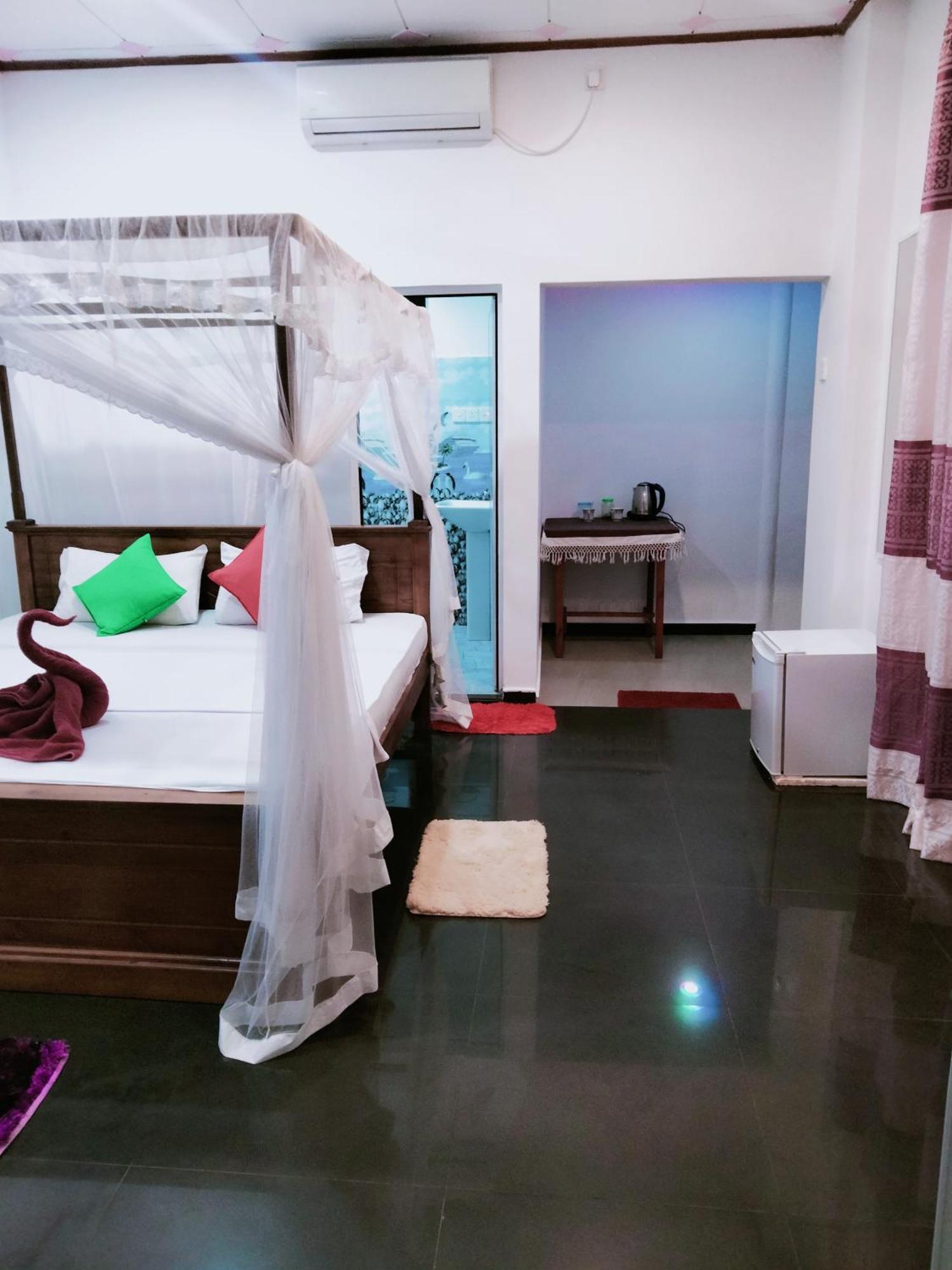 Sajana Ocean Hill Bed & Breakfast มิริสซา ห้อง รูปภาพ